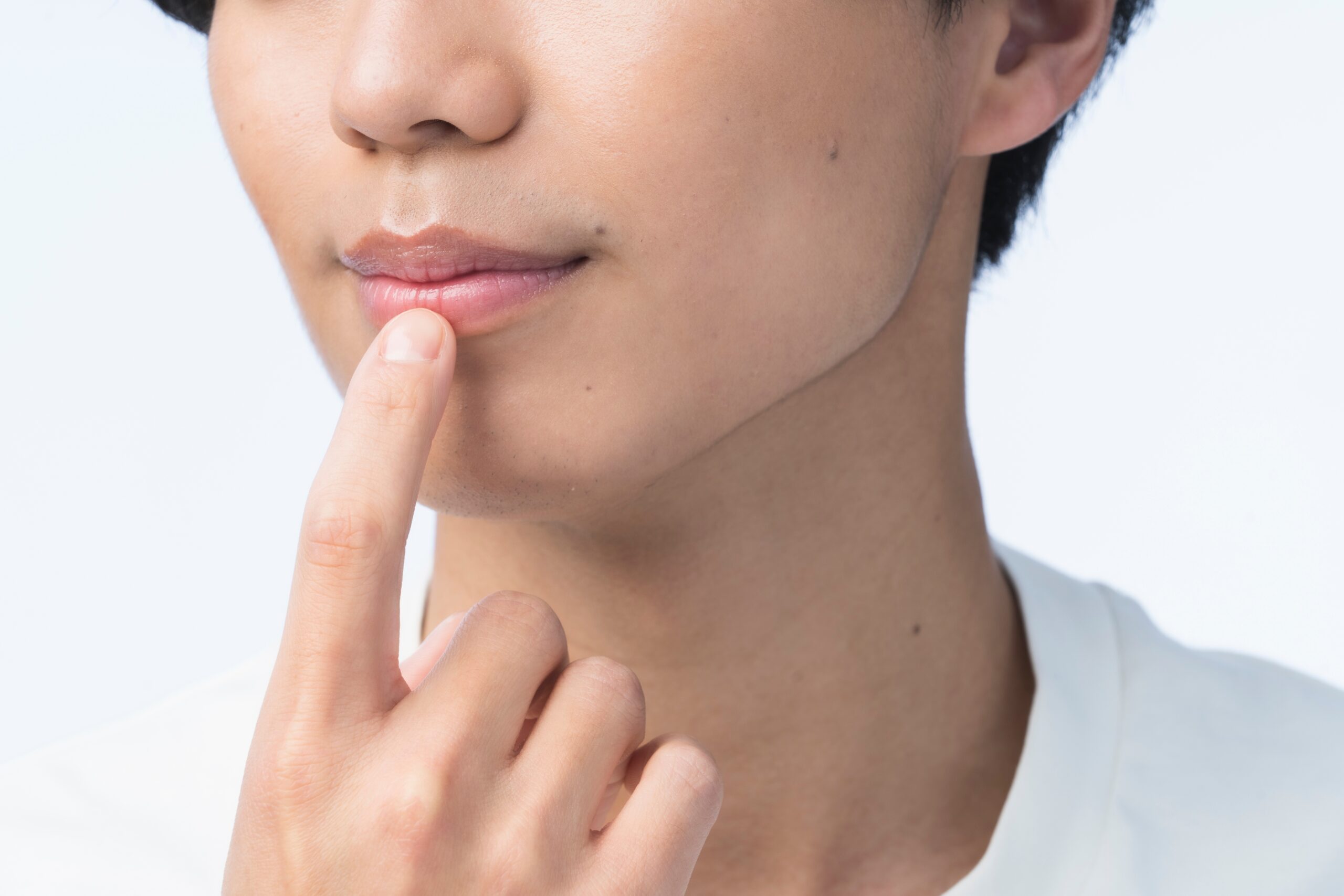 唇のフォアダイスを改善！原因と治療法、専門医が解説