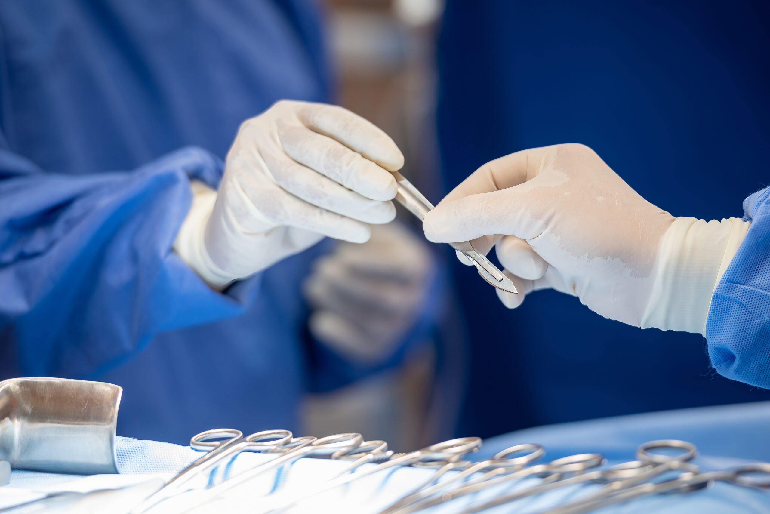 メンズクリニックで行われる手術の様子